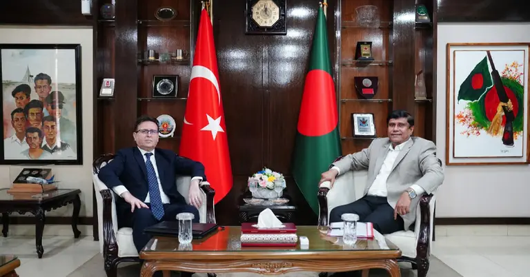 প্রতিরক্ষা উপদেষ্টা ও তুরস্কের রাষ্ট্রদূত